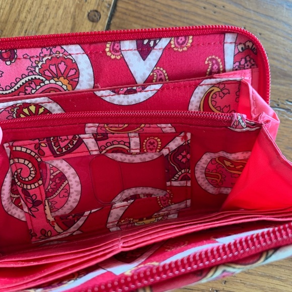 Vera Bradley Rosy Posies Wallet Cotton Red Cream Paisley Zip Around Wrislet - Picture 9 of 11